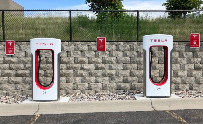 Ile kosztuje montaż ładowarki Tesla w domu?